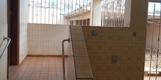 Casa - prox. praça adão duarte.