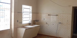 Casa - prox. praça adão duarte.