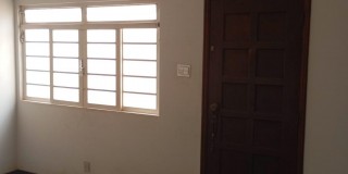 Casa - prox. praça adão duarte.