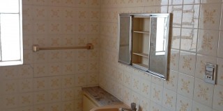 Casa - prox. praça adão duarte.