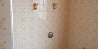 Casa - prox. praça adão duarte.