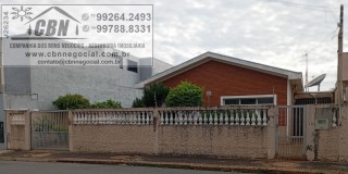 Casa - prox. praça adão duarte.